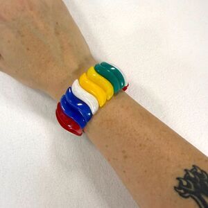Vintage 1984 Avon Multicolor Lucite Plastic Stretch Bracelet Retro 80s